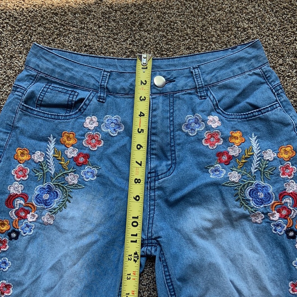 Flower embroidered high rise flare jeans - Picture 11 of 13
